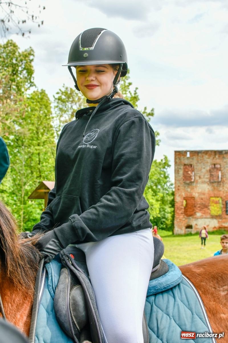 Zdjęcie w galerii na portalu naszraciborz.pl: Procesja konna w Łubowicach. Dopisała pogoda i jeźdźcy [FOTO i WIDEO] wiadomości z regionu