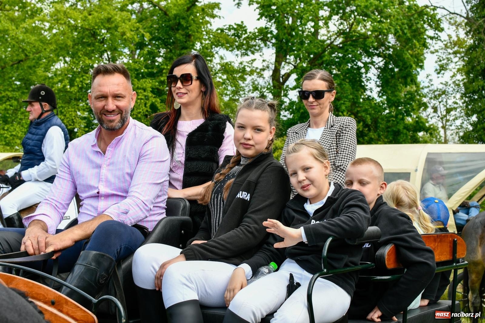 Zdjęcie w galerii na portalu naszraciborz.pl: Procesja konna w Łubowicach. Dopisała pogoda i jeźdźcy [FOTO i WIDEO] wiadomości z regionu