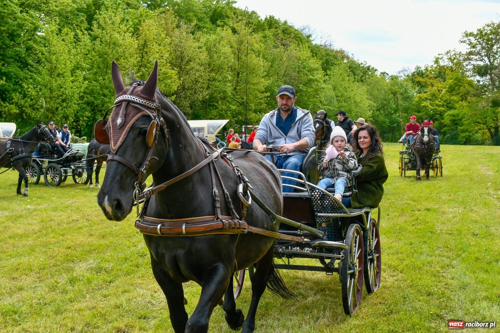 Zdjęcie w galerii na portalu naszraciborz.pl: Procesja konna w Łubowicach. Dopisała pogoda i jeźdźcy [FOTO i WIDEO] wiadomości z regionu