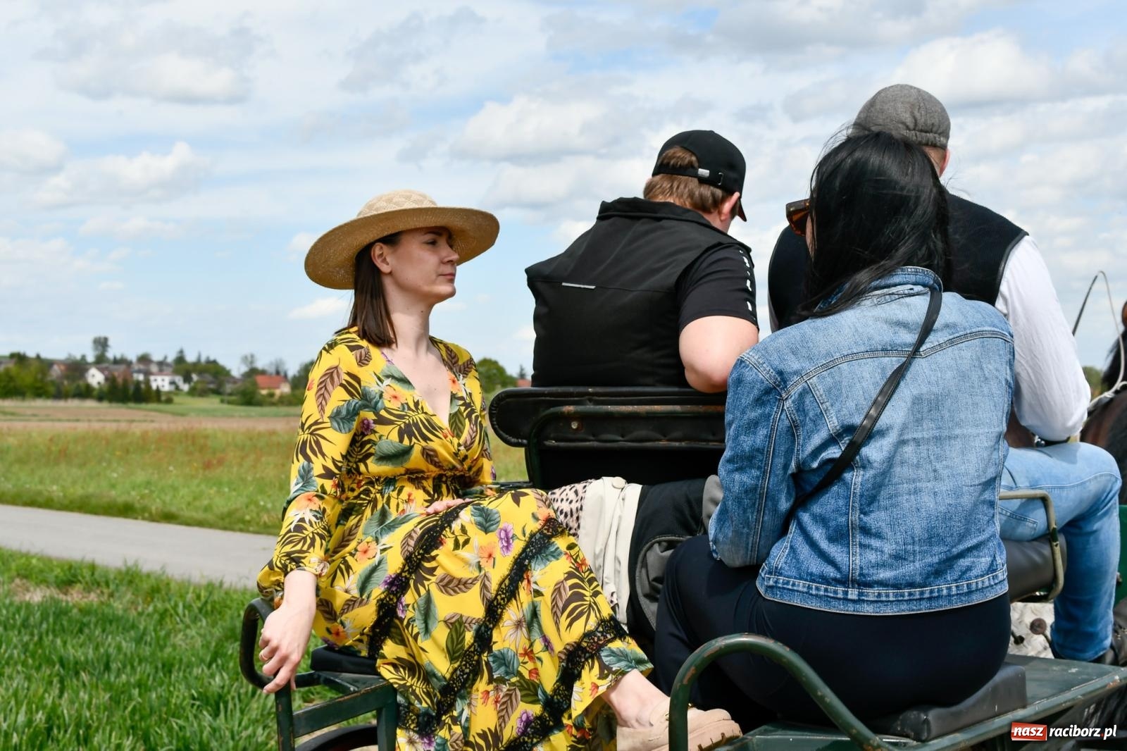 Zdjęcie w galerii na portalu naszraciborz.pl: Procesja konna w Łubowicach. Dopisała pogoda i jeźdźcy [FOTO i WIDEO] wiadomości z regionu