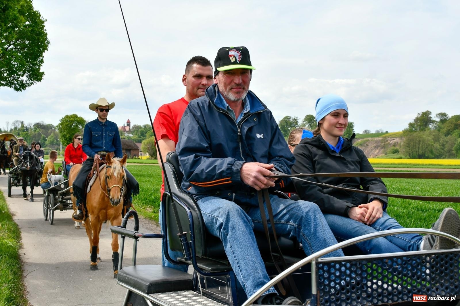 Zdjęcie w galerii na portalu naszraciborz.pl: Procesja konna w Łubowicach. Dopisała pogoda i jeźdźcy [FOTO i WIDEO] wiadomości z regionu