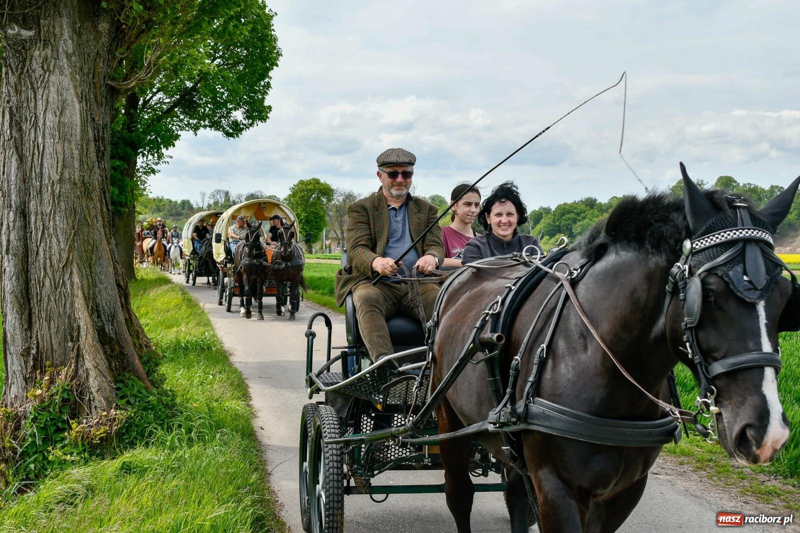 Zdjęcie w galerii na portalu naszraciborz.pl: Procesja konna w Łubowicach. Dopisała pogoda i jeźdźcy [FOTO i WIDEO] wiadomości z regionu