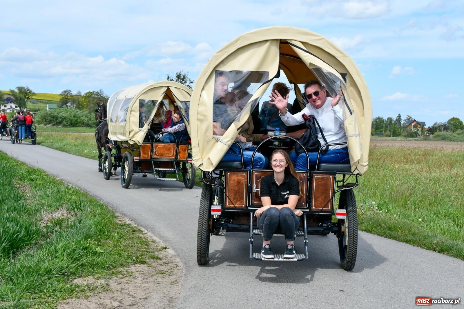 Zdjęcie w galerii na portalu naszraciborz.pl: Procesja konna w Łubowicach. Dopisała pogoda i jeźdźcy [FOTO i WIDEO] wiadomości z regionu