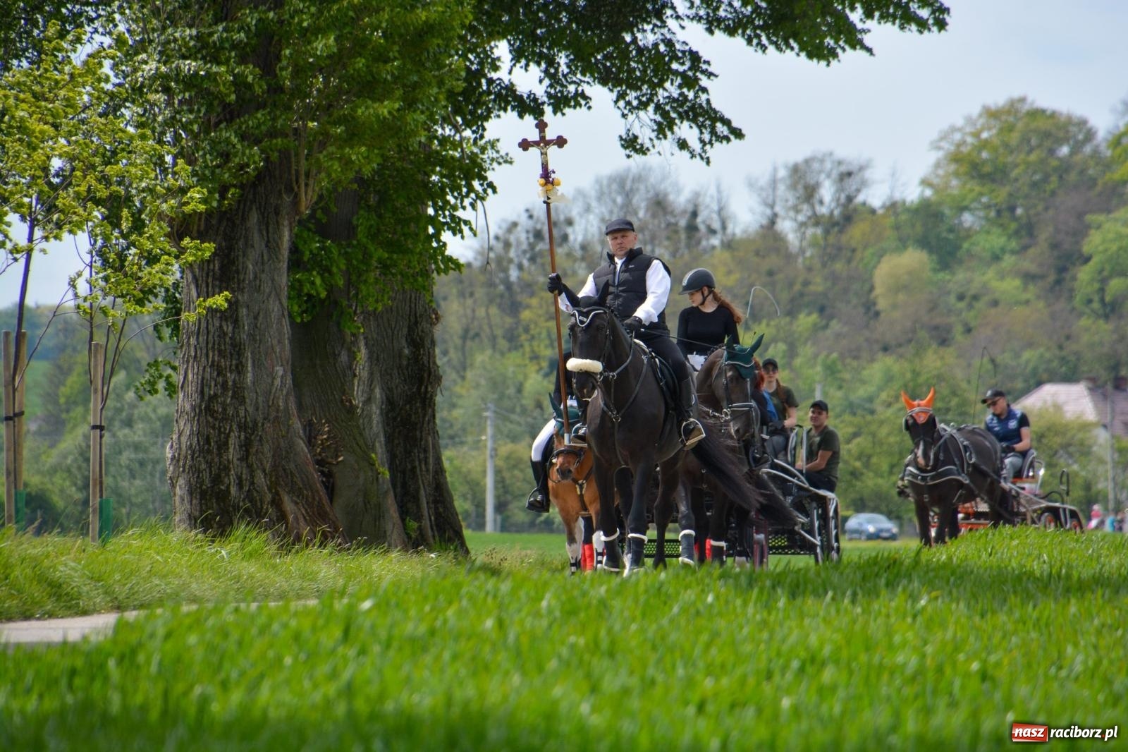Zdjęcie w galerii na portalu naszraciborz.pl: Procesja konna w Łubowicach. Dopisała pogoda i jeźdźcy [FOTO i WIDEO] wiadomości z regionu