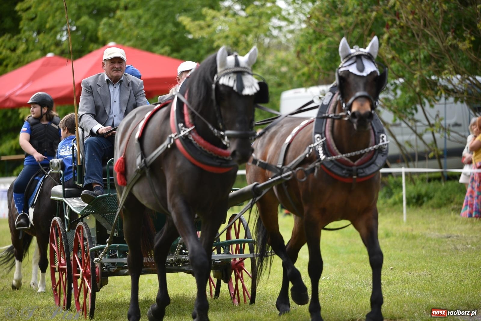 Zdjęcie w galerii na portalu naszraciborz.pl: Łubowicka procesja konna na bis! [FOTO i WIDEO] wiadomości z regionu