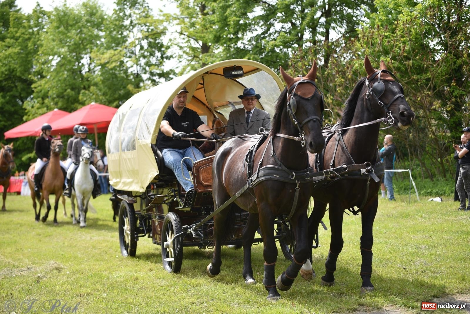 Zdjęcie w galerii na portalu naszraciborz.pl: Łubowicka procesja konna na bis! [FOTO i WIDEO] wiadomości z regionu