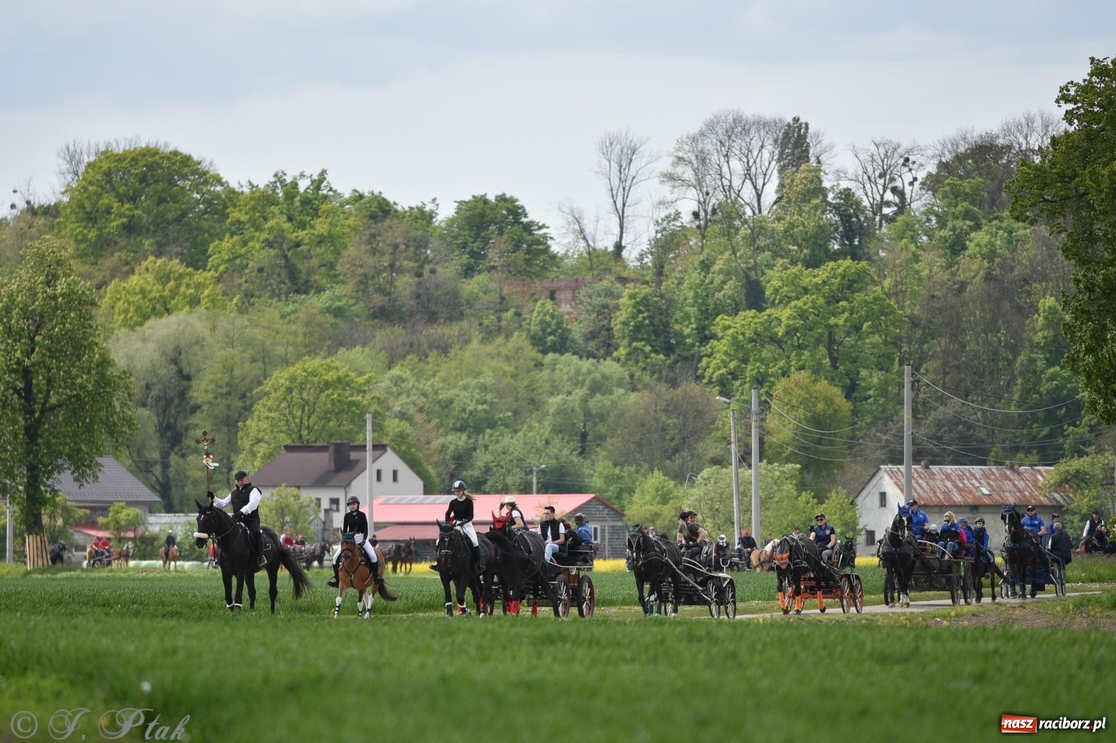 Zdjęcie w galerii na portalu naszraciborz.pl: Łubowicka procesja konna na bis! [FOTO i WIDEO] wiadomości z regionu