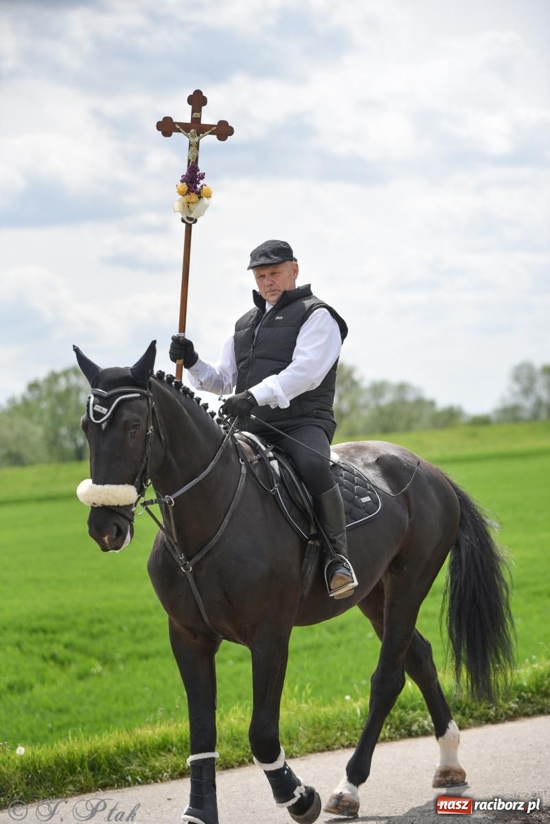 Zdjęcie w galerii na portalu naszraciborz.pl: Łubowicka procesja konna na bis! [FOTO i WIDEO] wiadomości z regionu