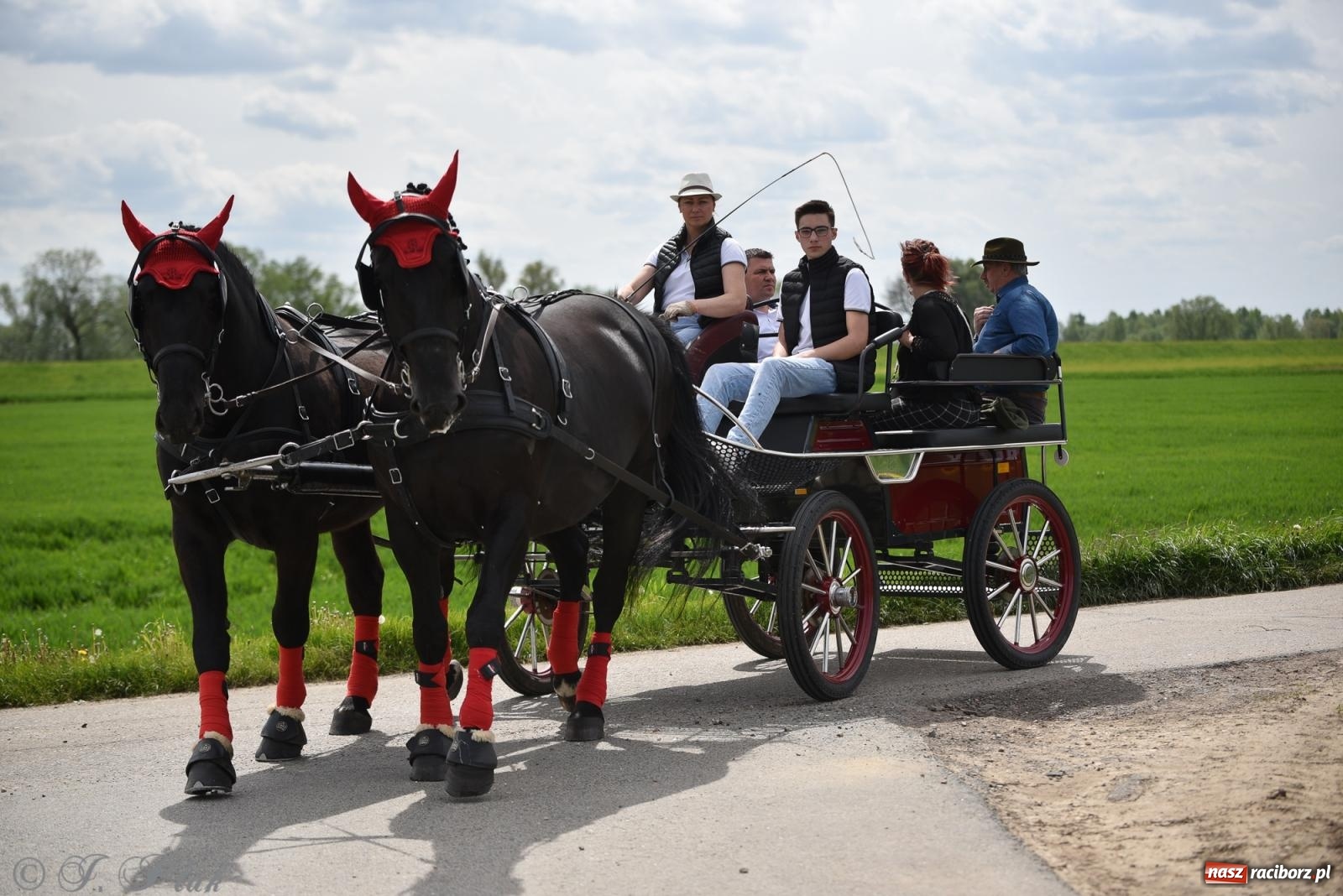 Zdjęcie w galerii na portalu naszraciborz.pl: Łubowicka procesja konna na bis! [FOTO i WIDEO] wiadomości z regionu