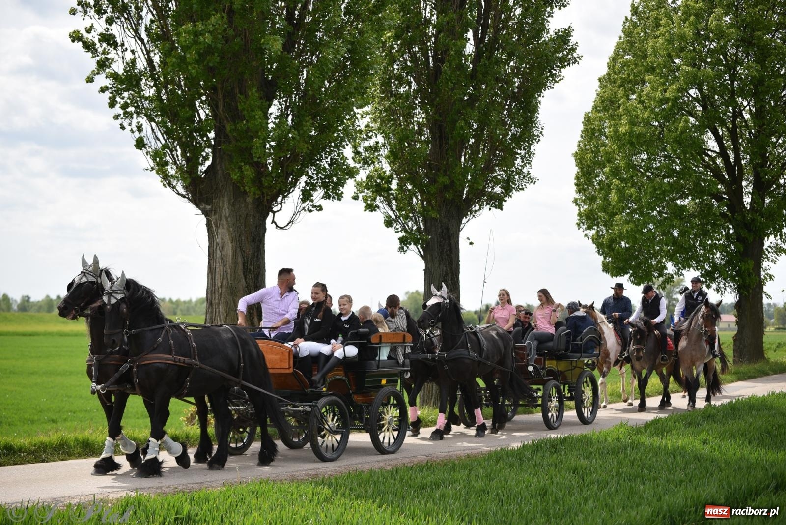 Zdjęcie w galerii na portalu naszraciborz.pl: Łubowicka procesja konna na bis! [FOTO i WIDEO] wiadomości z regionu