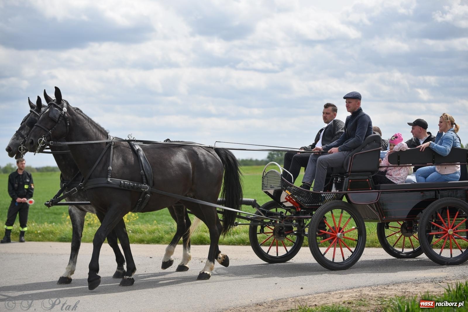 Zdjęcie w galerii na portalu naszraciborz.pl: Łubowicka procesja konna na bis! [FOTO i WIDEO] wiadomości z regionu