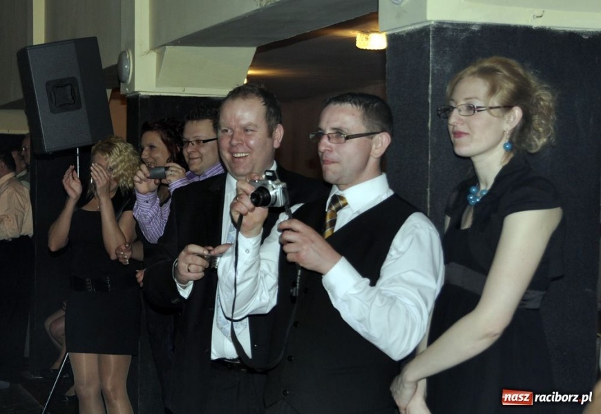 Zdjęcie w galerii na portalu naszraciborz.pl: Starosta pogrzebał wczoraj basa wiadomości z regionu