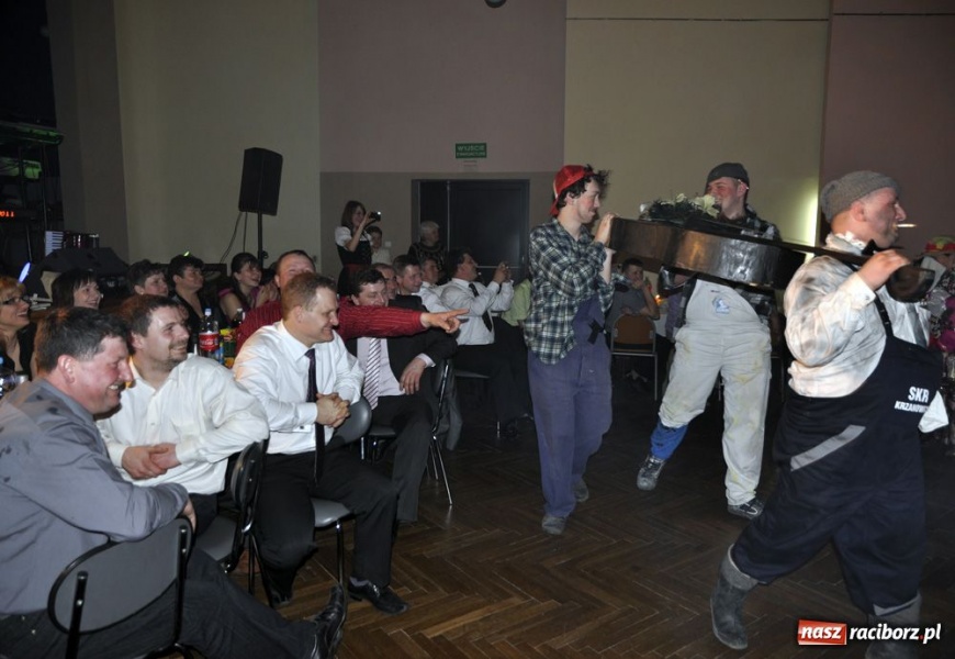 Zdjęcie w galerii na portalu naszraciborz.pl: Starosta pogrzebał wczoraj basa wiadomości z regionu