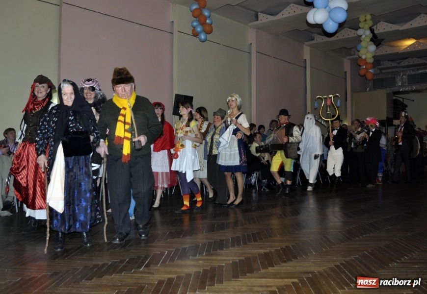 Zdjęcie w galerii na portalu naszraciborz.pl: Starosta pogrzebał wczoraj basa wiadomości z regionu