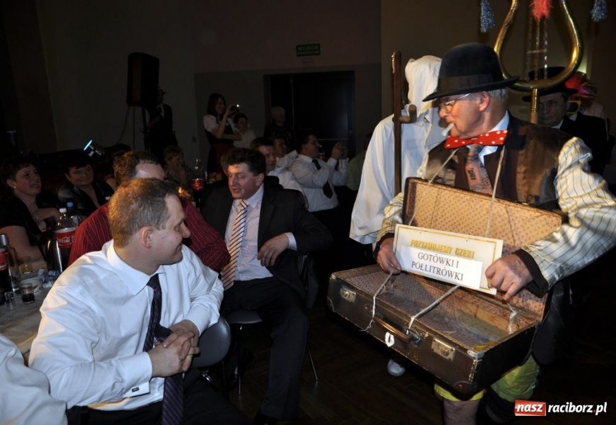 Zdjęcie w galerii na portalu naszraciborz.pl: Starosta pogrzebał wczoraj basa wiadomości z regionu