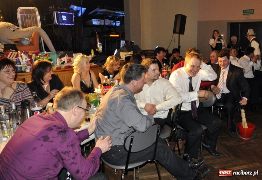 Zdjęcie w galerii na portalu naszraciborz.pl: Starosta pogrzebał wczoraj basa wiadomości z regionu