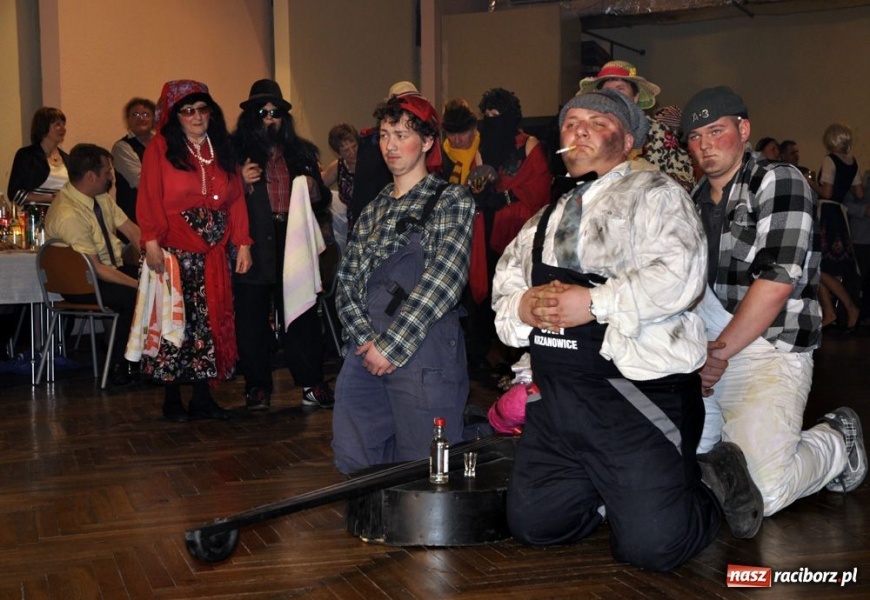 Zdjęcie w galerii na portalu naszraciborz.pl: Starosta pogrzebał wczoraj basa wiadomości z regionu