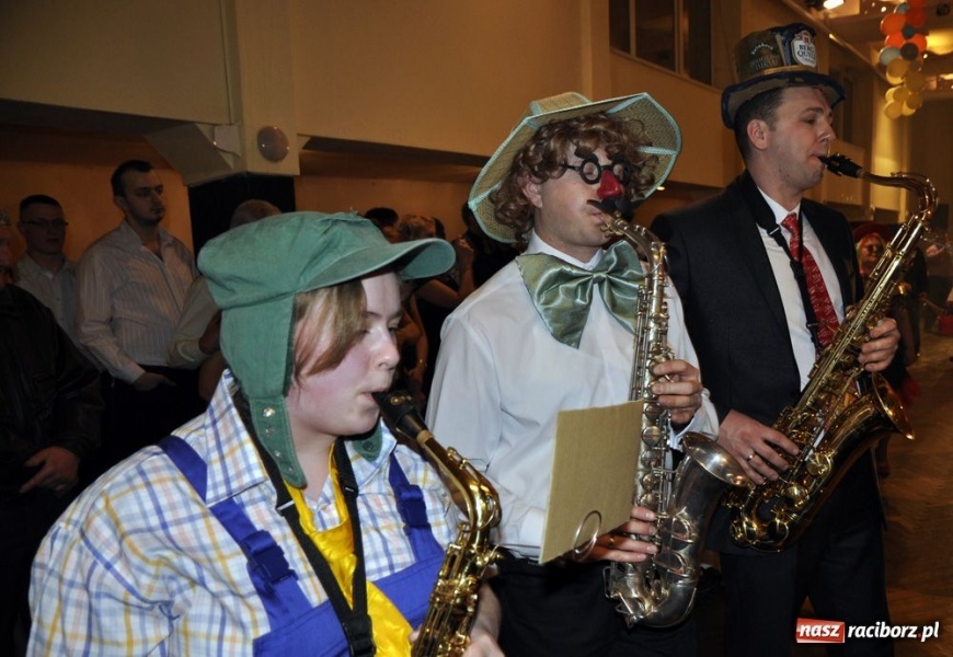 Zdjęcie w galerii na portalu naszraciborz.pl: Starosta pogrzebał wczoraj basa wiadomości z regionu