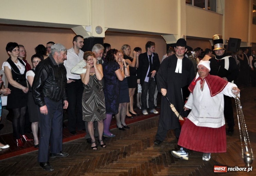 Zdjęcie w galerii na portalu naszraciborz.pl: Starosta pogrzebał wczoraj basa wiadomości z regionu