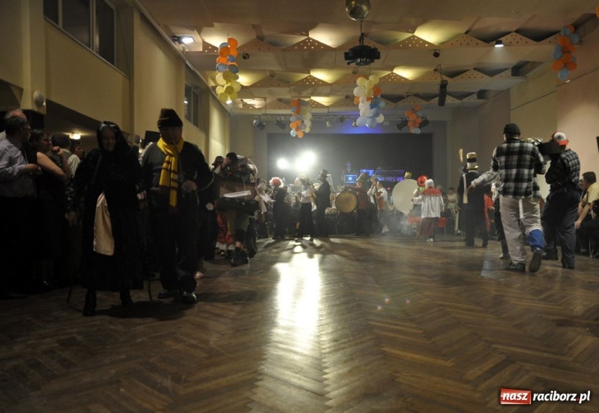 Zdjęcie w galerii na portalu naszraciborz.pl: Starosta pogrzebał wczoraj basa wiadomości z regionu