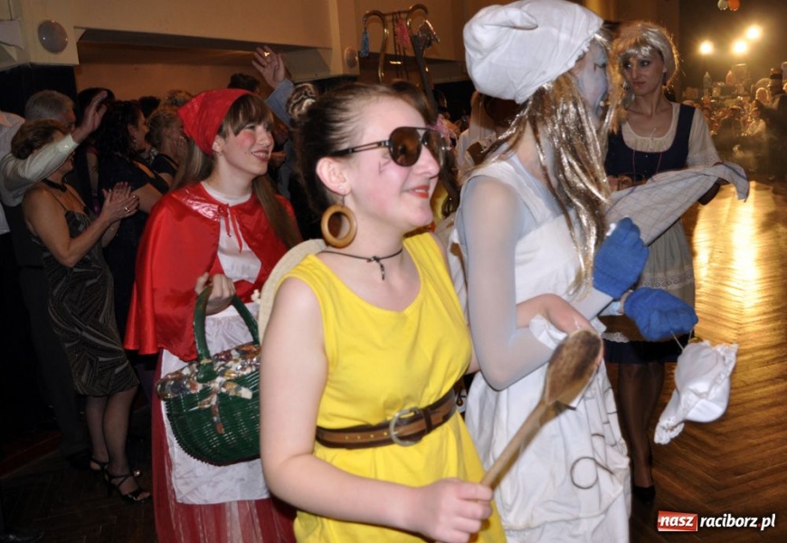 Zdjęcie w galerii na portalu naszraciborz.pl: Starosta pogrzebał wczoraj basa wiadomości z regionu