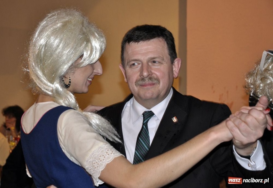 Zdjęcie w galerii na portalu naszraciborz.pl: Starosta pogrzebał wczoraj basa wiadomości z regionu