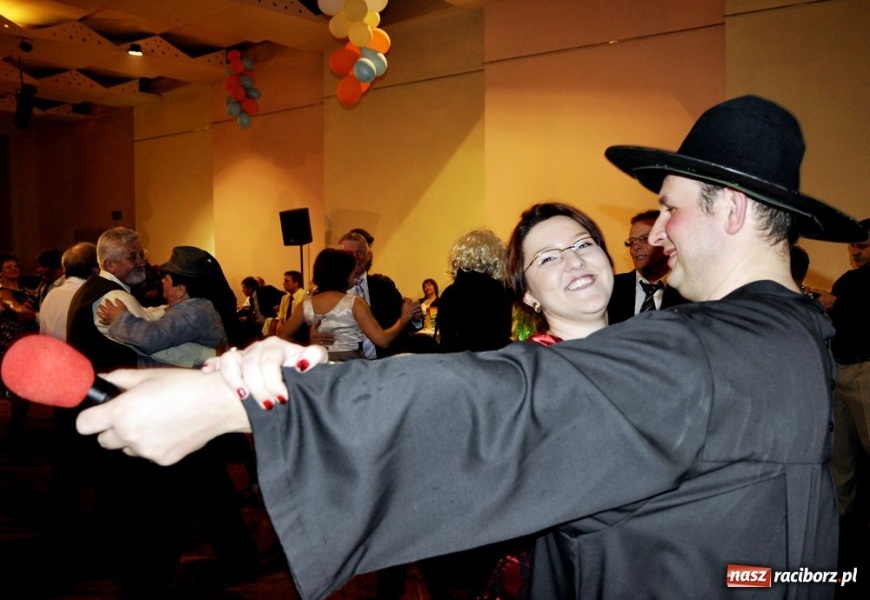 Zdjęcie w galerii na portalu naszraciborz.pl: Starosta pogrzebał wczoraj basa wiadomości z regionu