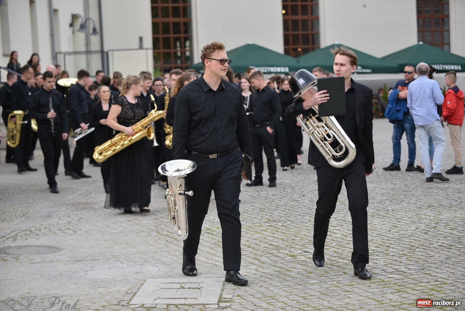 Zdjęcie w galerii na portalu naszraciborz.pl: Plenerowy koncert muzyki filmowej na zamkowym dziedzińcu wiadomości z regionu