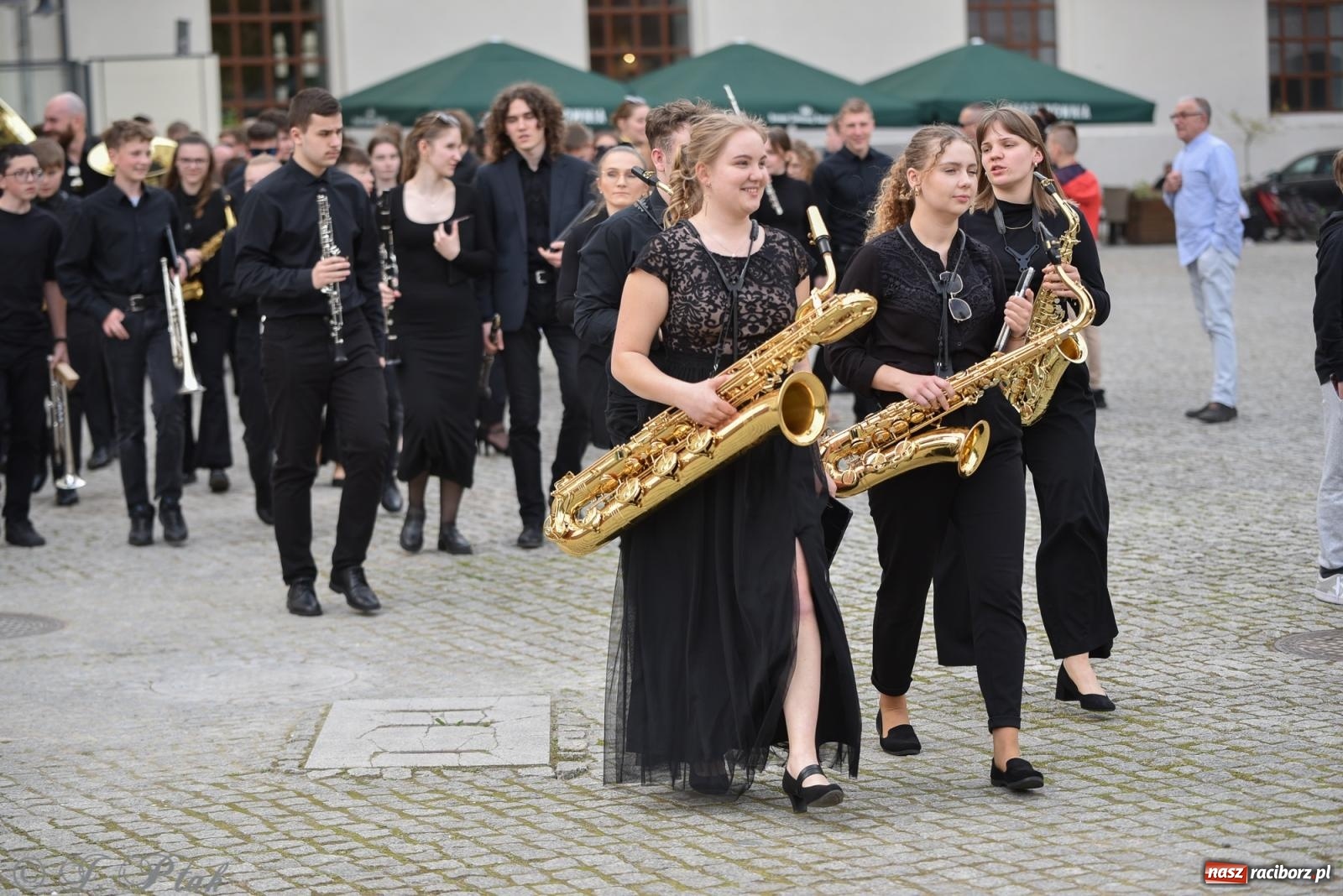 Zdjęcie w galerii na portalu naszraciborz.pl: Plenerowy koncert muzyki filmowej na zamkowym dziedzińcu wiadomości z regionu