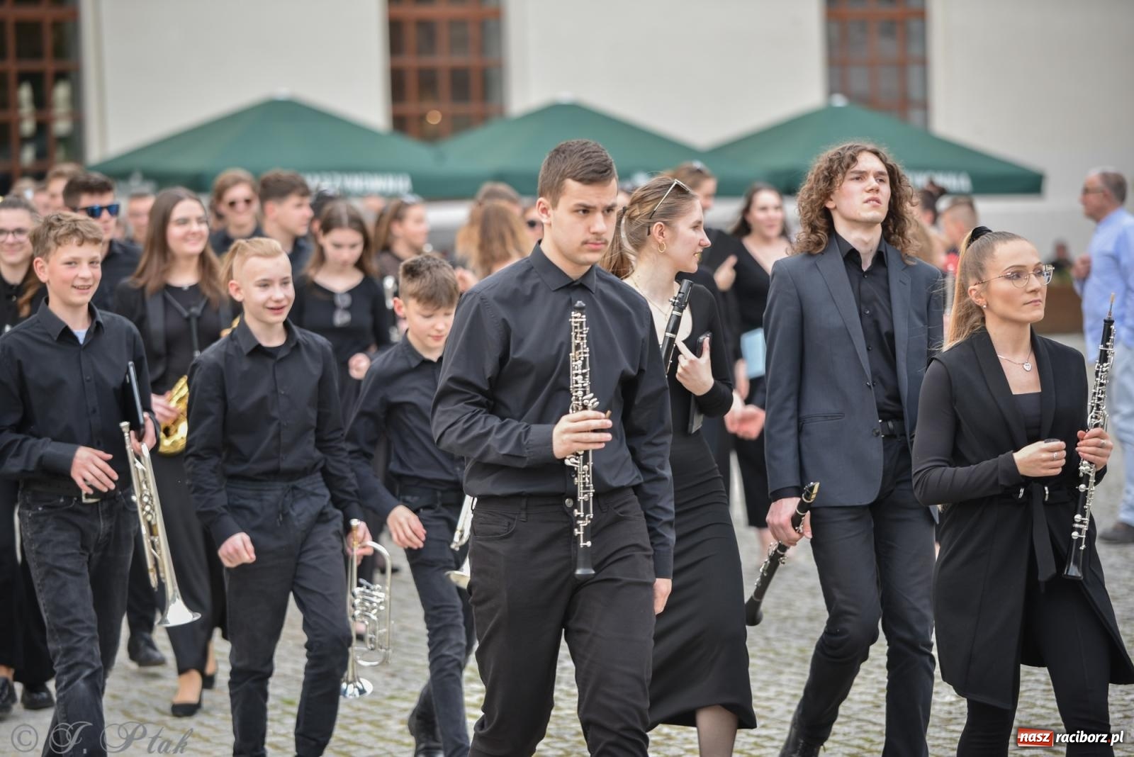 Zdjęcie w galerii na portalu naszraciborz.pl: Plenerowy koncert muzyki filmowej na zamkowym dziedzińcu wiadomości z regionu