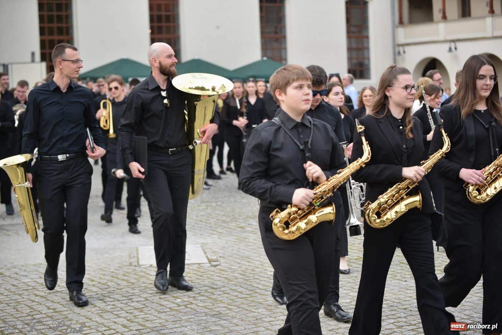 Zdjęcie w galerii na portalu naszraciborz.pl: Plenerowy koncert muzyki filmowej na zamkowym dziedzińcu wiadomości z regionu