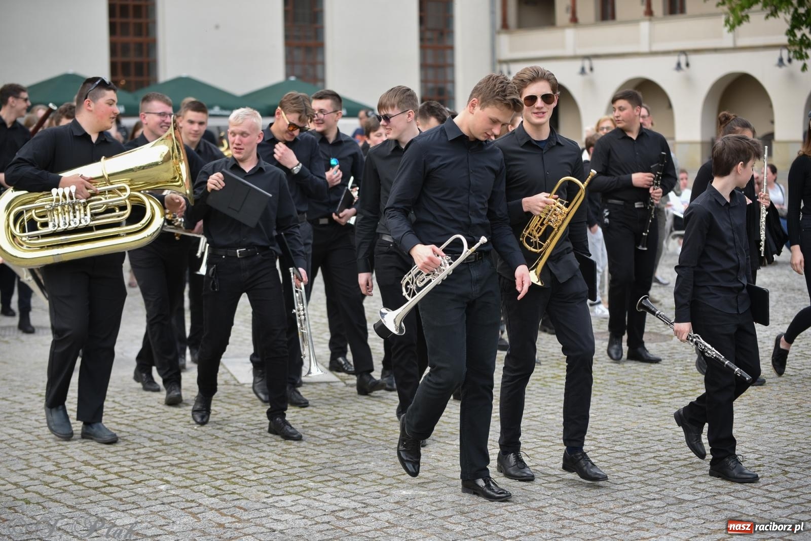 Zdjęcie w galerii na portalu naszraciborz.pl: Plenerowy koncert muzyki filmowej na zamkowym dziedzińcu wiadomości z regionu
