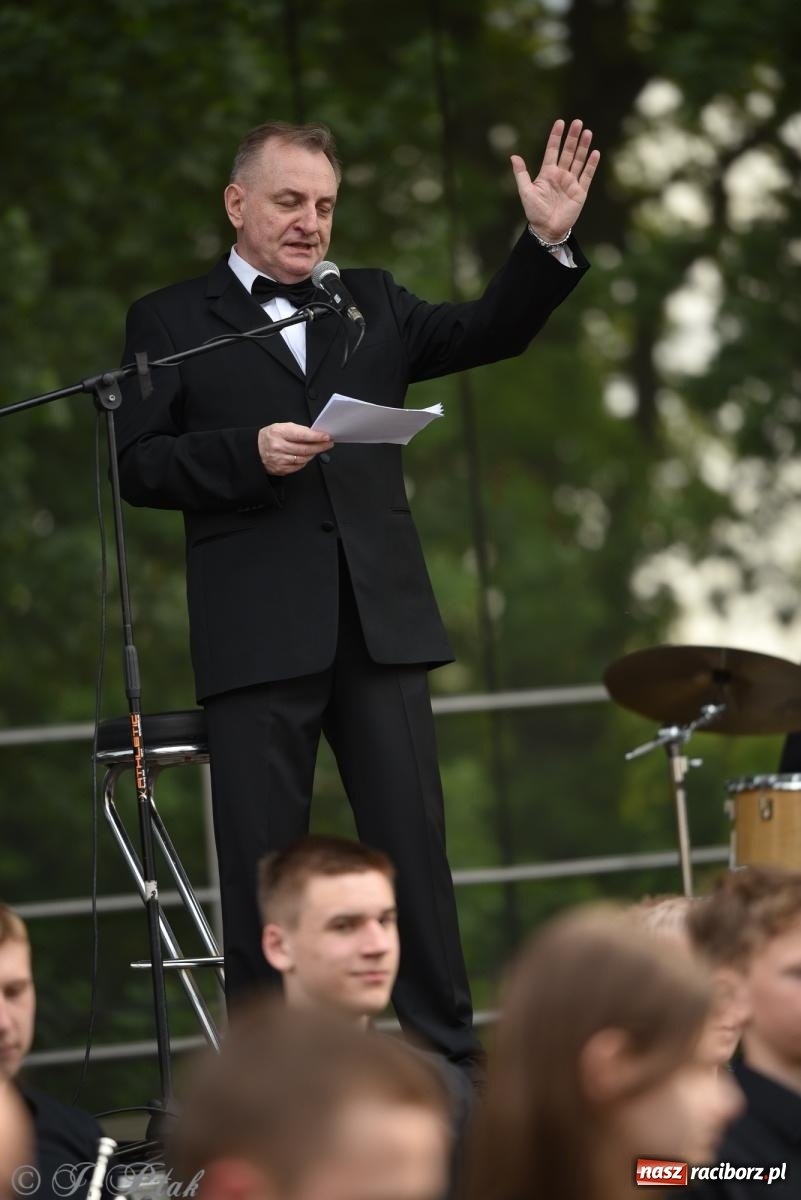 Zdjęcie w galerii na portalu naszraciborz.pl: Plenerowy koncert muzyki filmowej na zamkowym dziedzińcu wiadomości z regionu