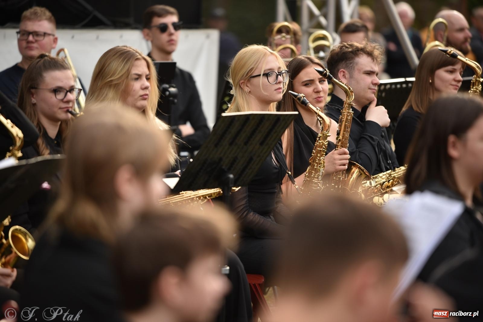 Zdjęcie w galerii na portalu naszraciborz.pl: Plenerowy koncert muzyki filmowej na zamkowym dziedzińcu wiadomości z regionu