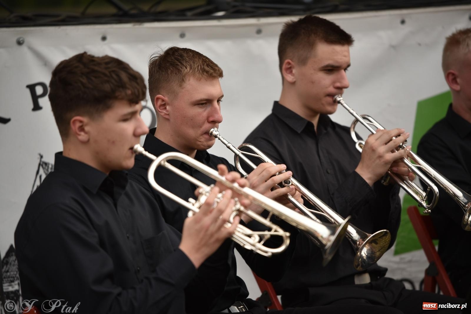 Zdjęcie w galerii na portalu naszraciborz.pl: Plenerowy koncert muzyki filmowej na zamkowym dziedzińcu wiadomości z regionu