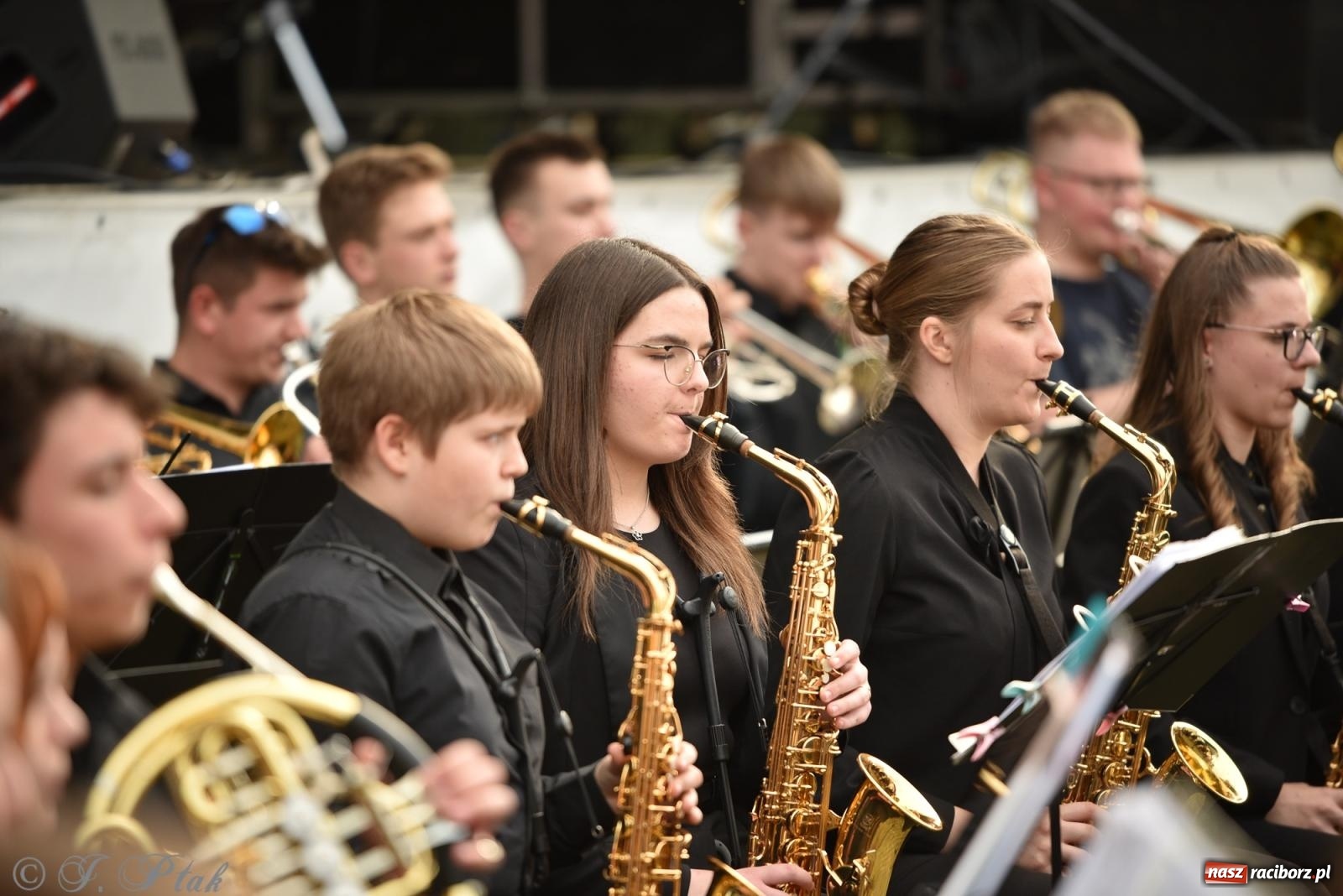 Zdjęcie w galerii na portalu naszraciborz.pl: Plenerowy koncert muzyki filmowej na zamkowym dziedzińcu wiadomości z regionu