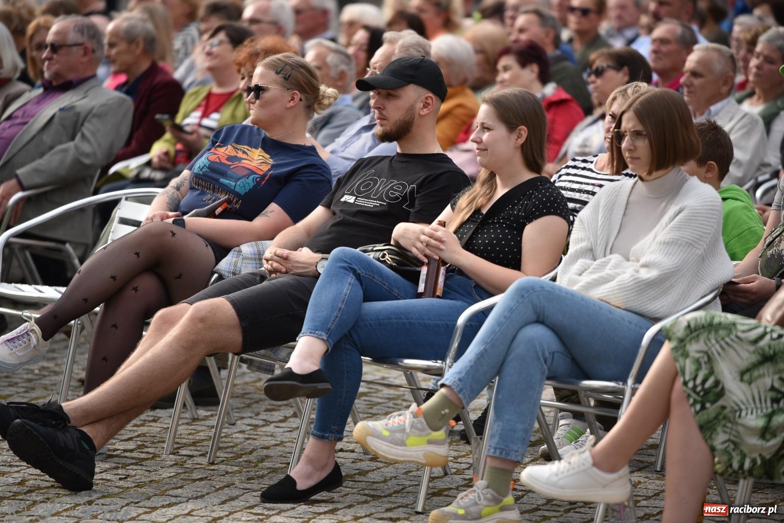 Zdjęcie w galerii na portalu naszraciborz.pl: Plenerowy koncert muzyki filmowej na zamkowym dziedzińcu wiadomości z regionu