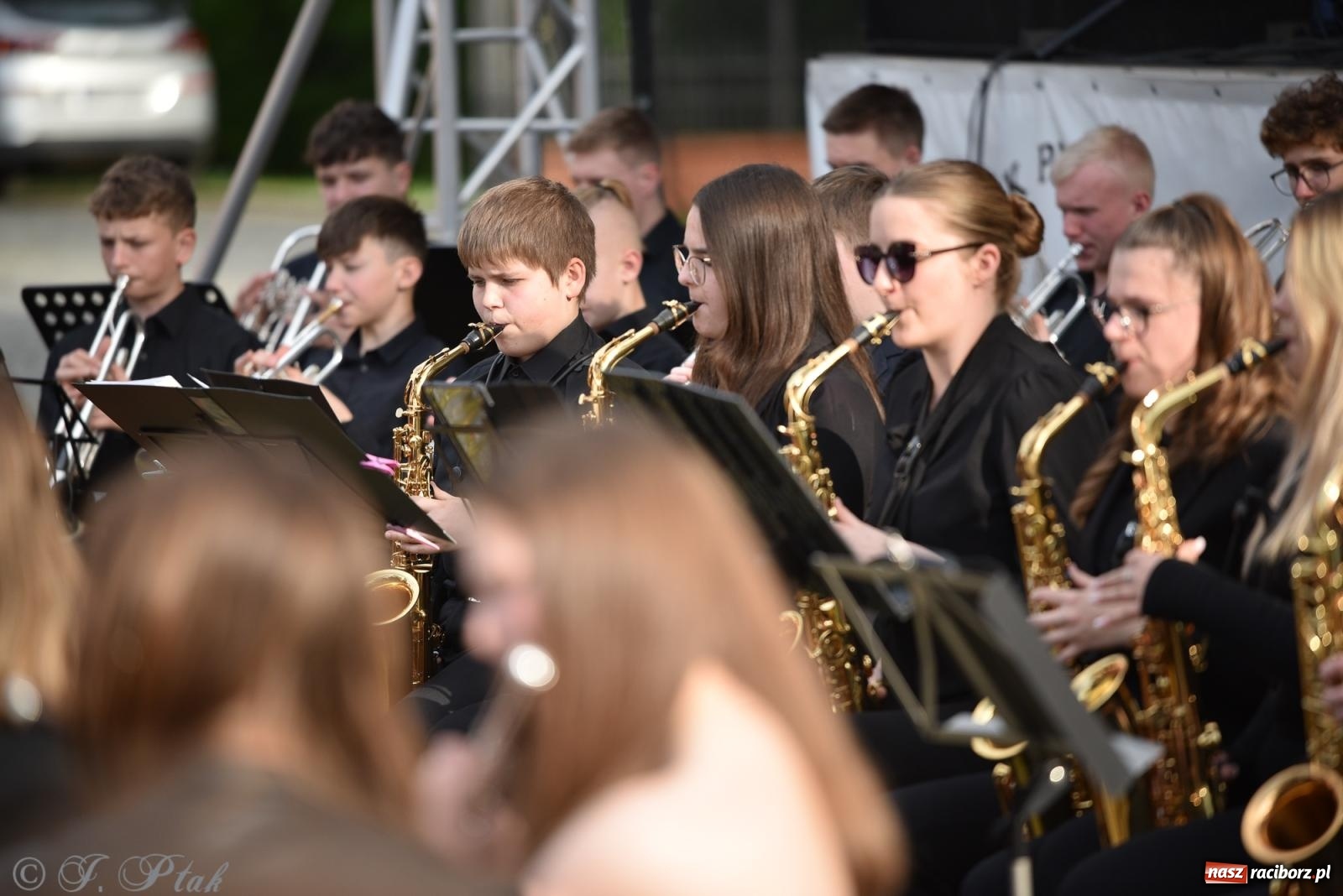 Zdjęcie w galerii na portalu naszraciborz.pl: Plenerowy koncert muzyki filmowej na zamkowym dziedzińcu wiadomości z regionu