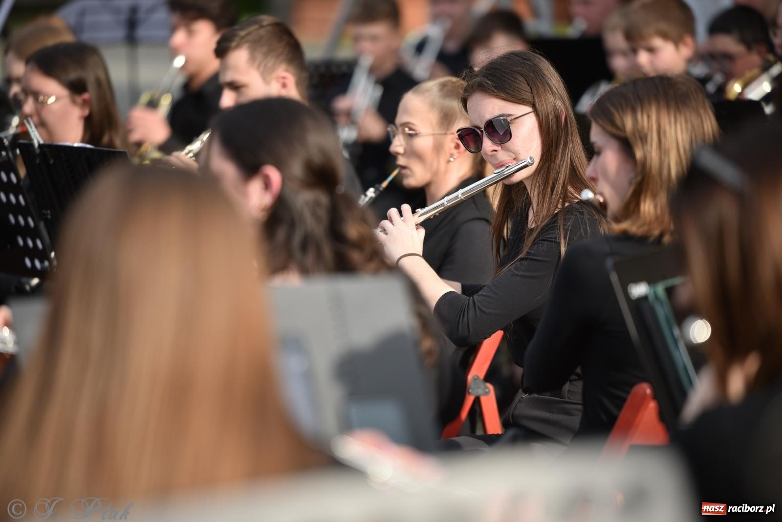 Zdjęcie w galerii na portalu naszraciborz.pl: Plenerowy koncert muzyki filmowej na zamkowym dziedzińcu wiadomości z regionu