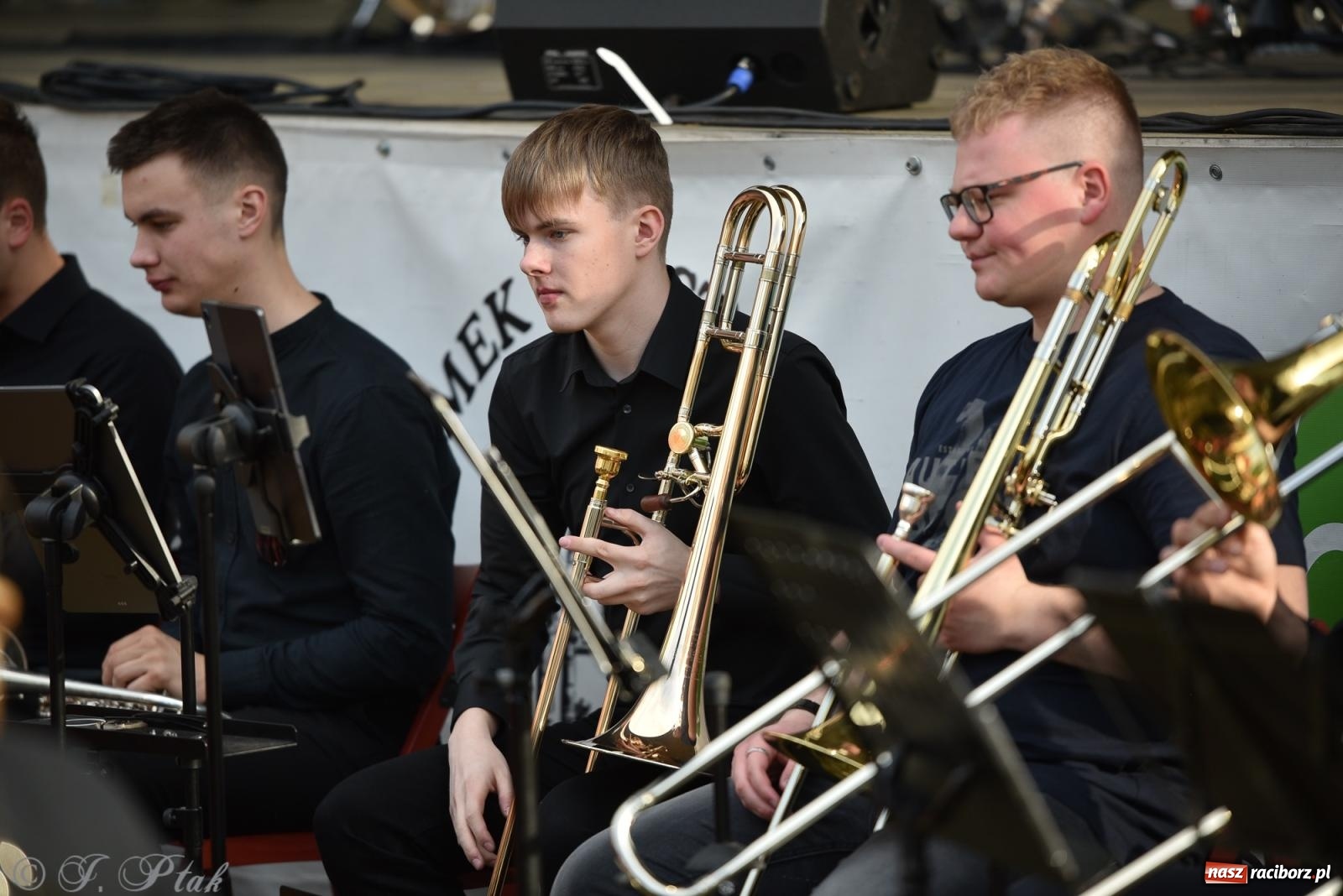 Zdjęcie w galerii na portalu naszraciborz.pl: Plenerowy koncert muzyki filmowej na zamkowym dziedzińcu wiadomości z regionu
