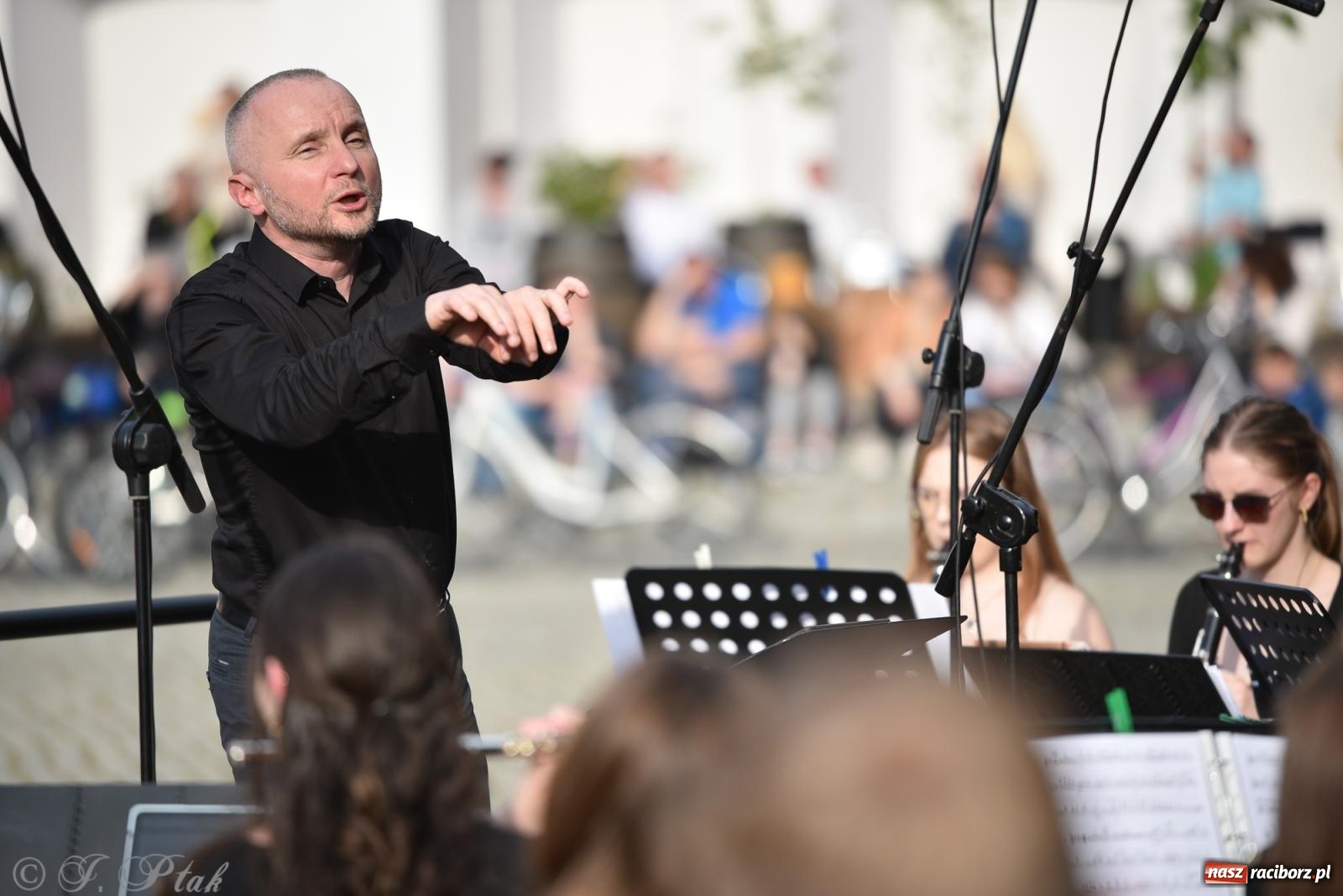 Zdjęcie w galerii na portalu naszraciborz.pl: Plenerowy koncert muzyki filmowej na zamkowym dziedzińcu wiadomości z regionu