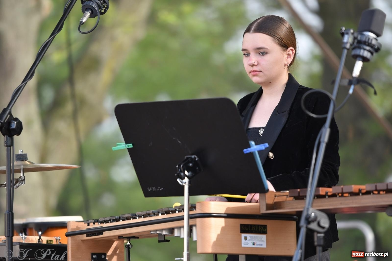 Zdjęcie w galerii na portalu naszraciborz.pl: Plenerowy koncert muzyki filmowej na zamkowym dziedzińcu wiadomości z regionu