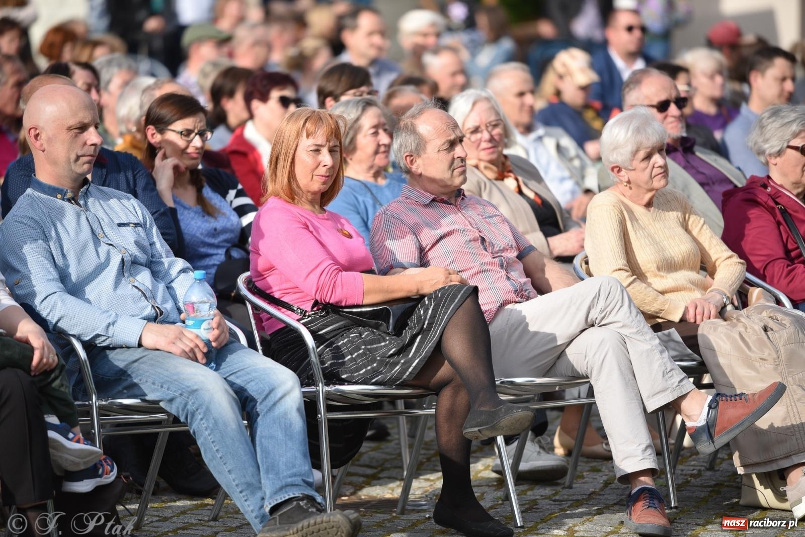 Zdjęcie w galerii na portalu naszraciborz.pl: Plenerowy koncert muzyki filmowej na zamkowym dziedzińcu wiadomości z regionu