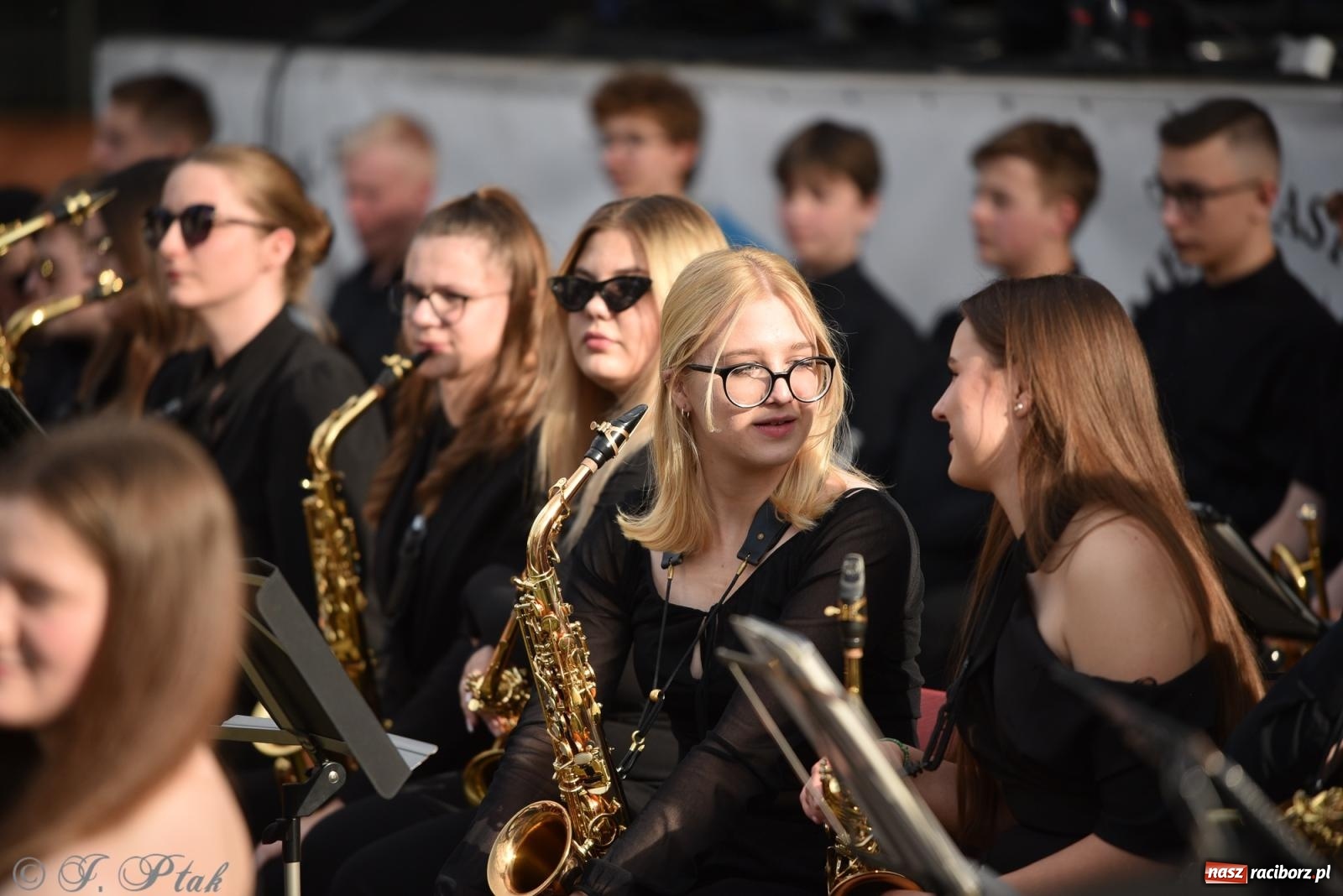 Zdjęcie w galerii na portalu naszraciborz.pl: Plenerowy koncert muzyki filmowej na zamkowym dziedzińcu wiadomości z regionu