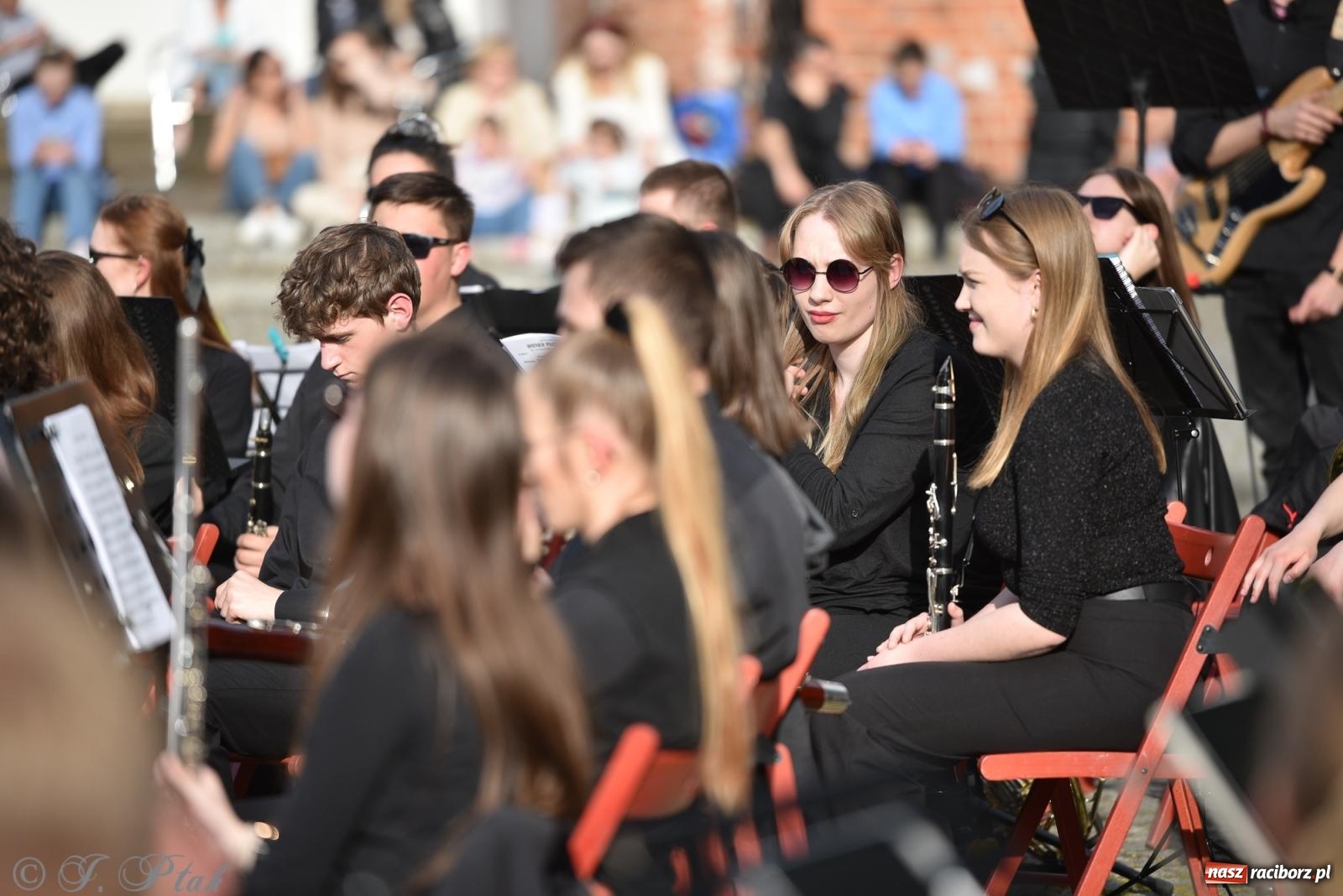Zdjęcie w galerii na portalu naszraciborz.pl: Plenerowy koncert muzyki filmowej na zamkowym dziedzińcu wiadomości z regionu