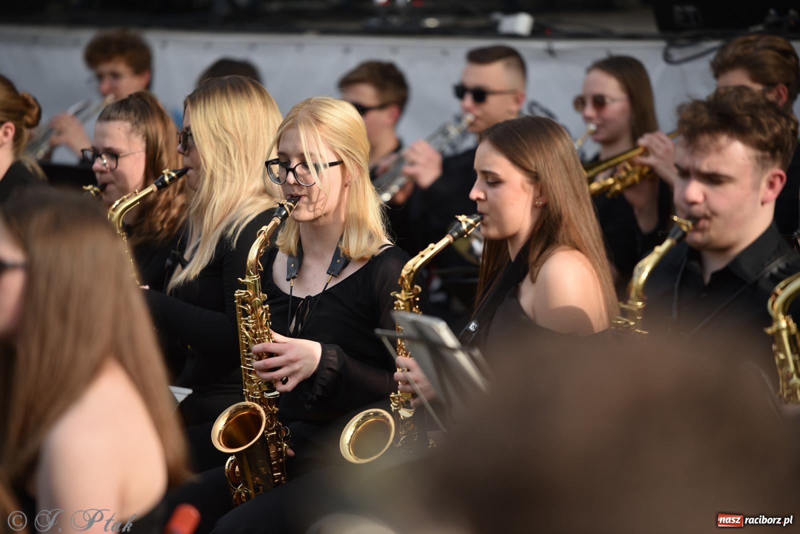 Zdjęcie w galerii na portalu naszraciborz.pl: Plenerowy koncert muzyki filmowej na zamkowym dziedzińcu wiadomości z regionu