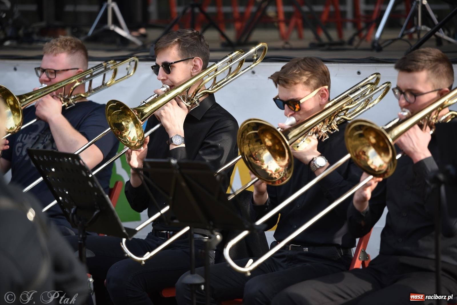 Zdjęcie w galerii na portalu naszraciborz.pl: Plenerowy koncert muzyki filmowej na zamkowym dziedzińcu wiadomości z regionu