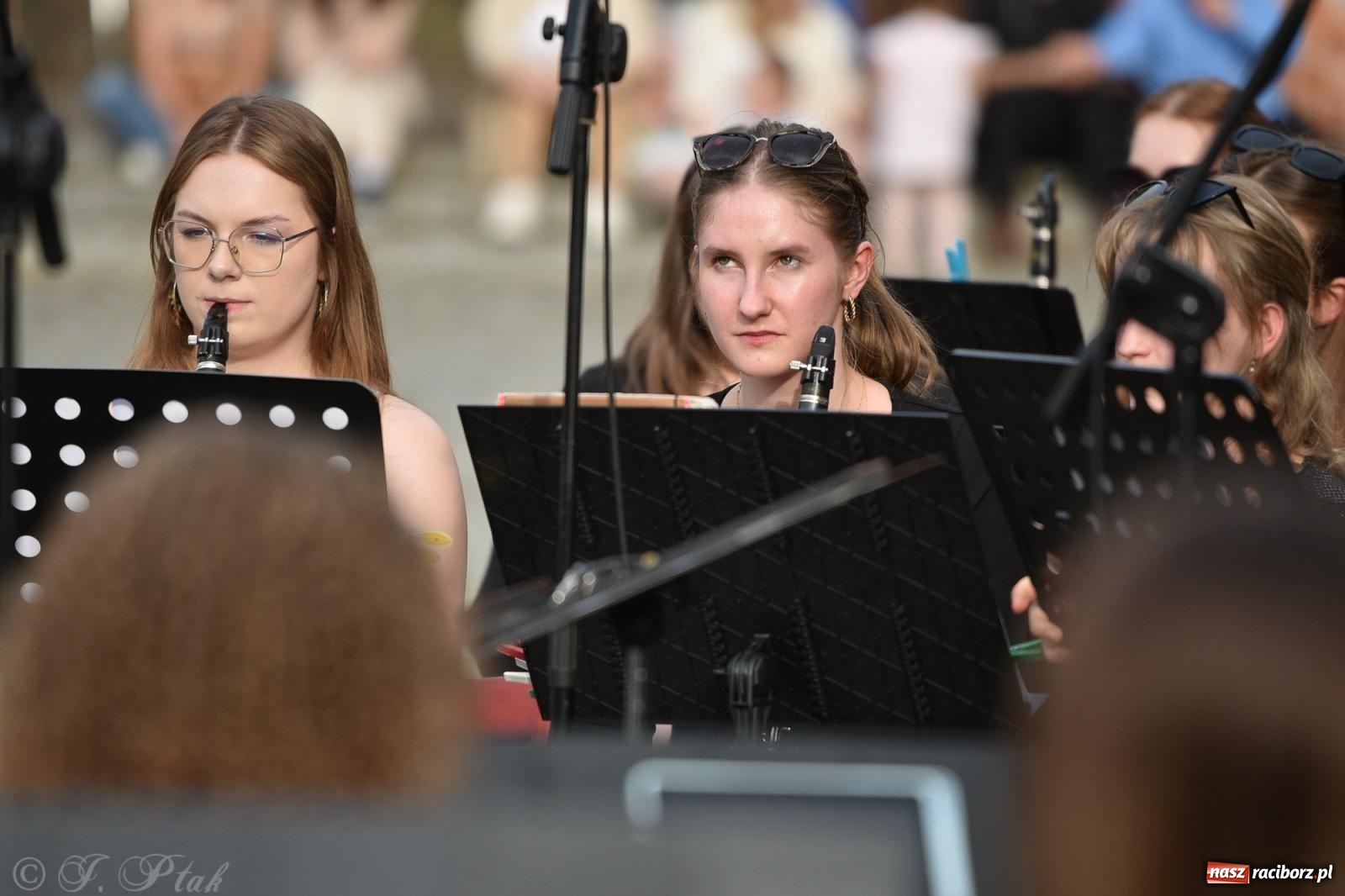 Zdjęcie w galerii na portalu naszraciborz.pl: Plenerowy koncert muzyki filmowej na zamkowym dziedzińcu wiadomości z regionu