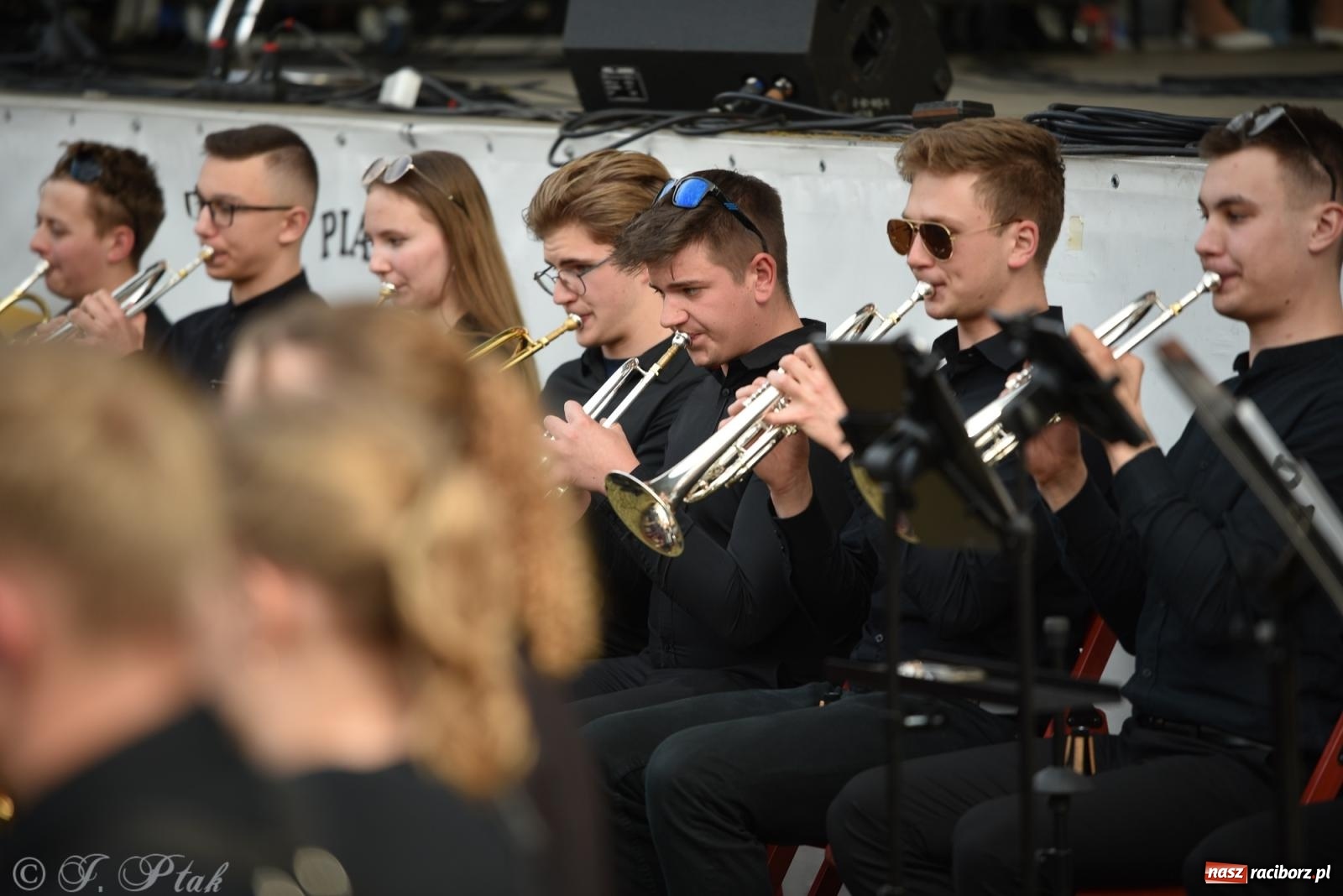 Zdjęcie w galerii na portalu naszraciborz.pl: Plenerowy koncert muzyki filmowej na zamkowym dziedzińcu wiadomości z regionu