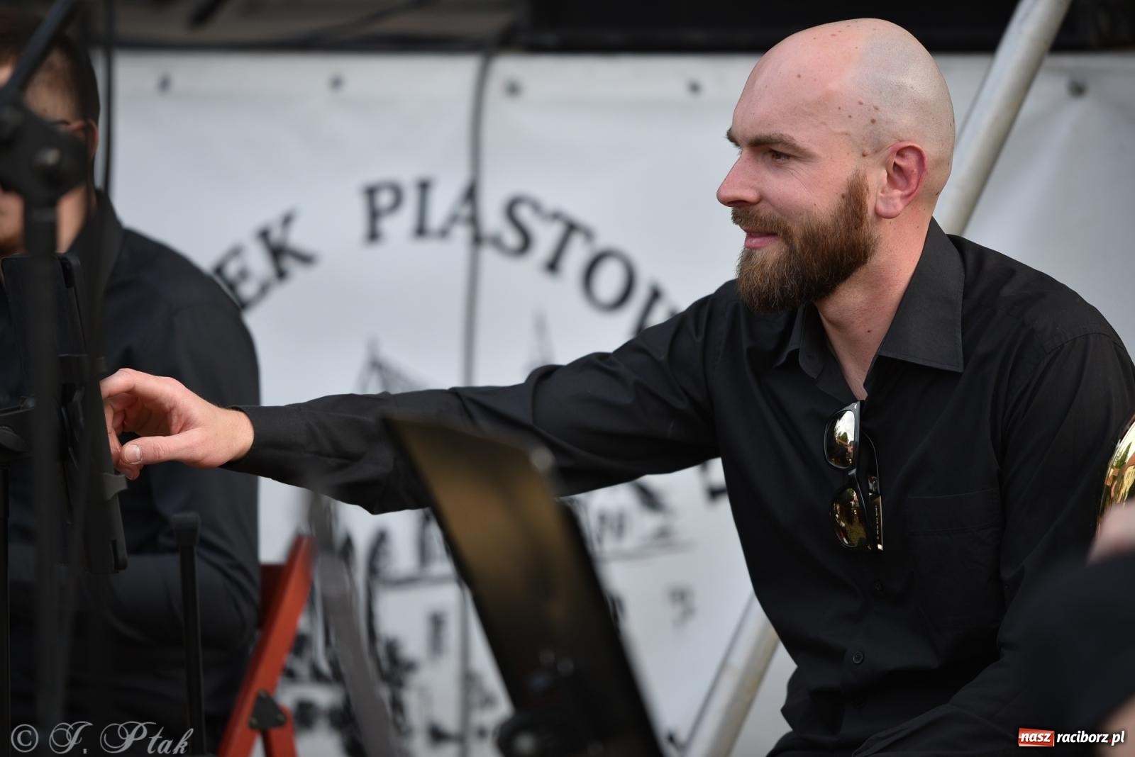 Zdjęcie w galerii na portalu naszraciborz.pl: Plenerowy koncert muzyki filmowej na zamkowym dziedzińcu wiadomości z regionu